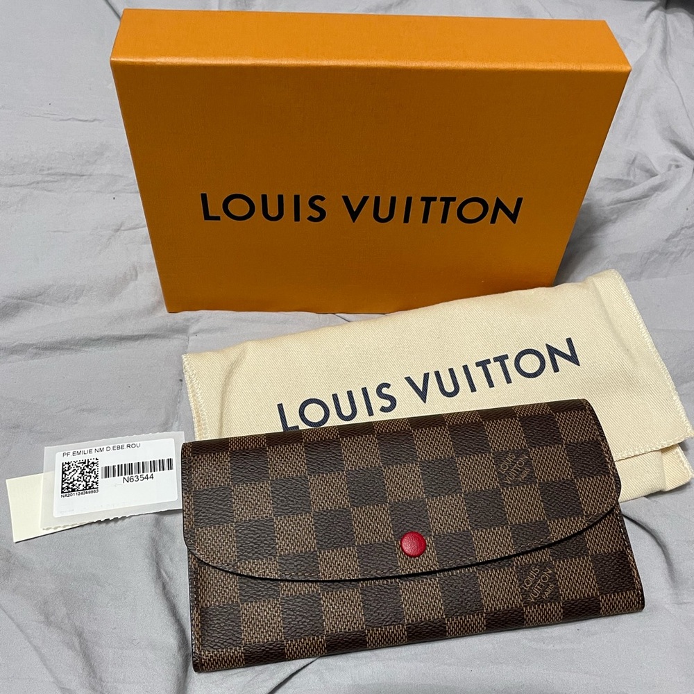 Authentic Louis Vuitton Emilie wallet damier ebene